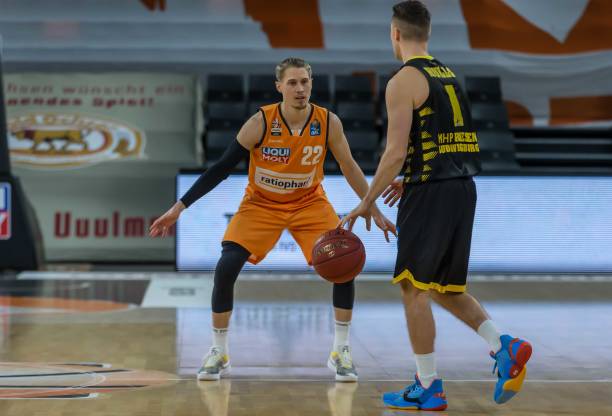 端和防守端 端和防守端