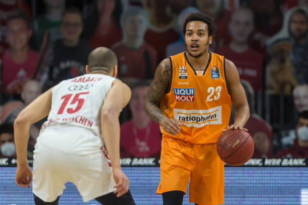 席上却出现 席上却出现